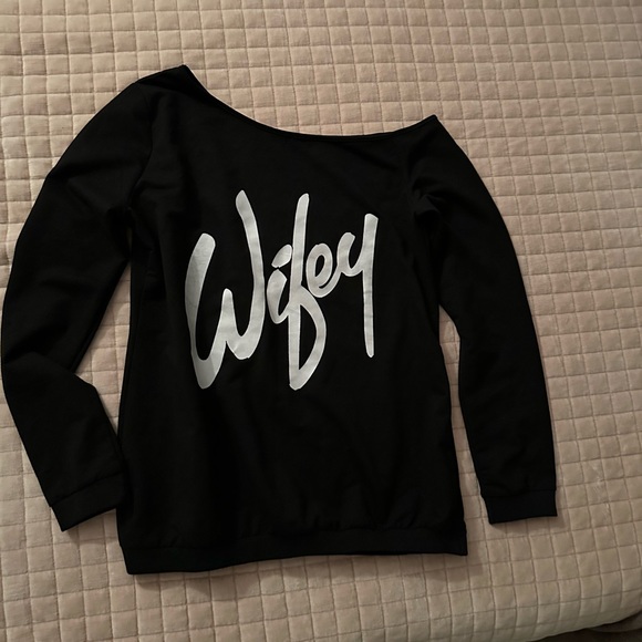 Like New! Wifey top - Picture 7 of 7